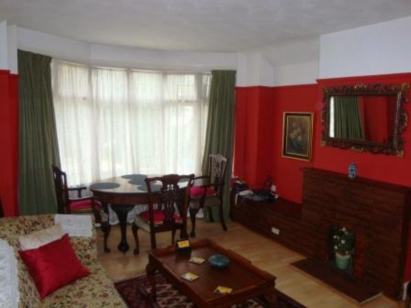 			2 Bedroom, 1 bath, 1 reception Flat			 Hendale Avenue, HENDON